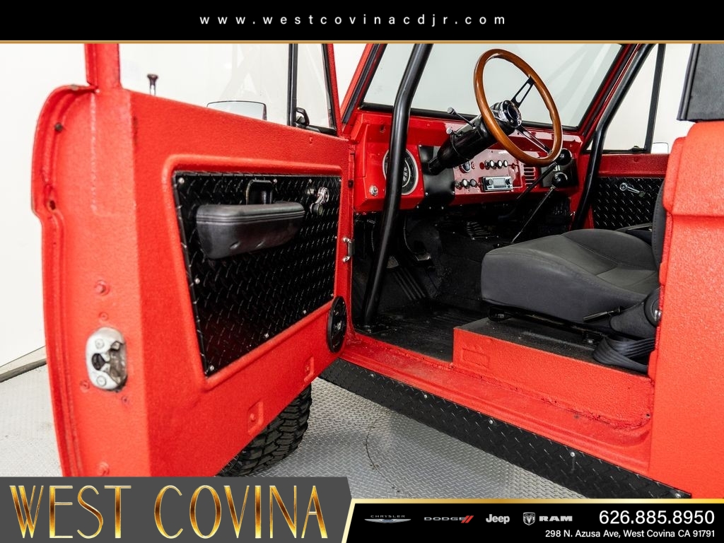 Used 1972  Ford 2dr Convertible image 23