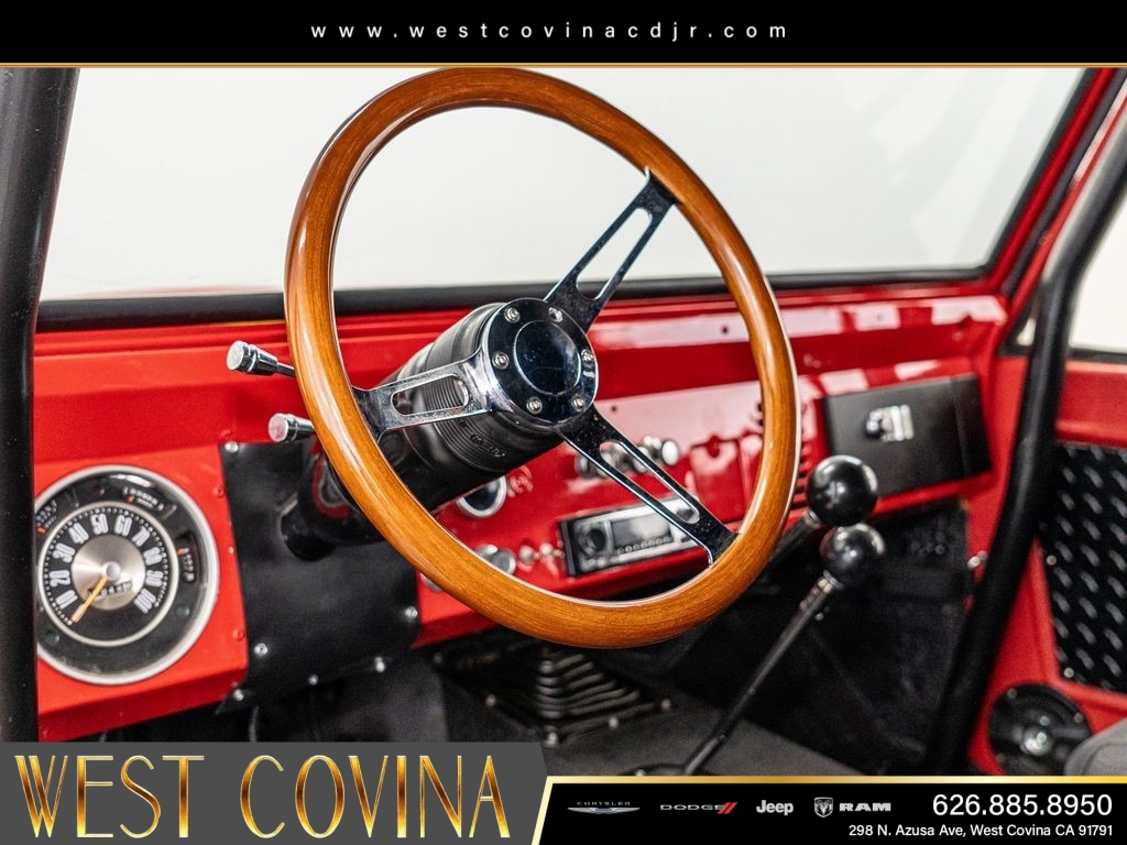 Used 1972  Ford 2dr Convertible image 25
