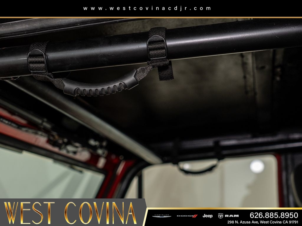 Used 1972  Ford 2dr Convertible image 28