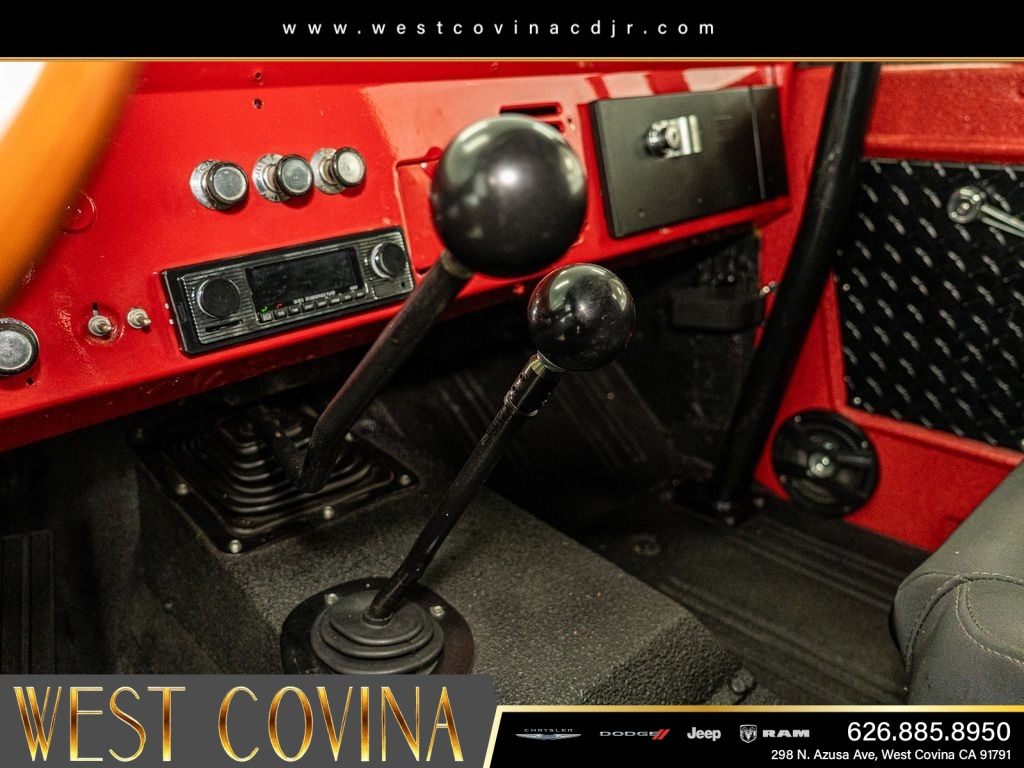 Used 1972  Ford 2dr Convertible image 32