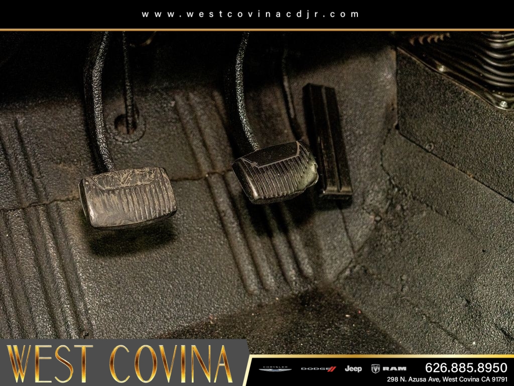 Used 1972  Ford 2dr Convertible image 34