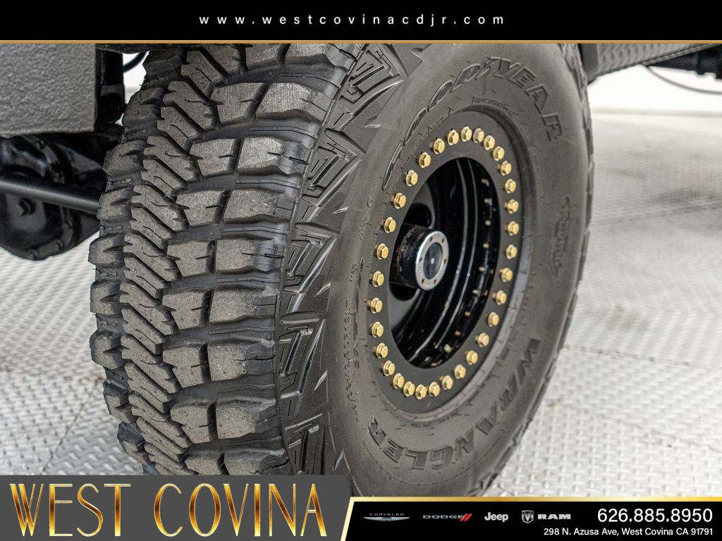 Used 1972  Ford 2dr Convertible image 36