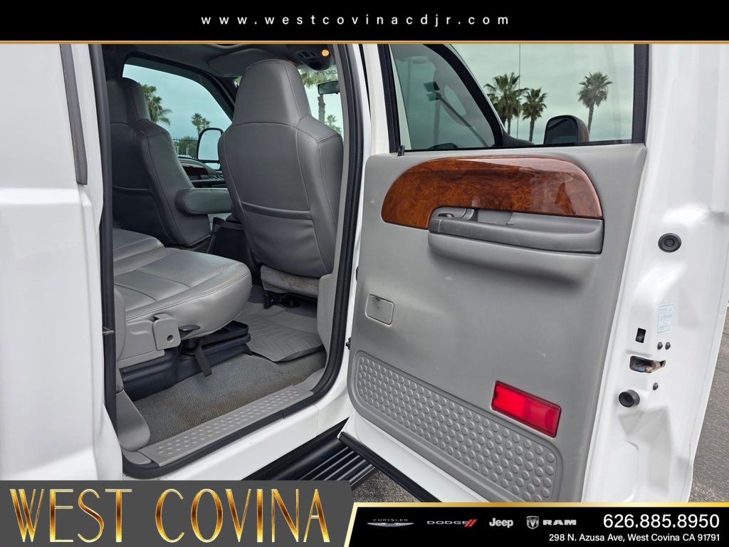 Used 2004  Ford Lariat image 23