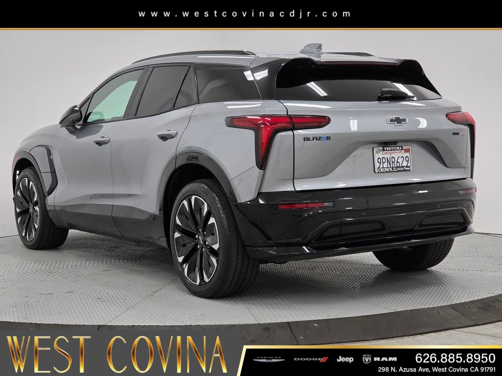 Used 2024 Gray Chevrolet RS image 5