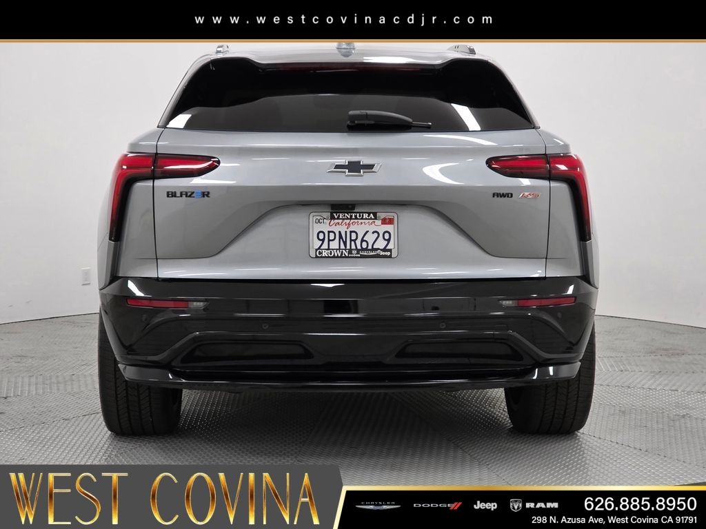 Used 2024 Gray Chevrolet RS image 6