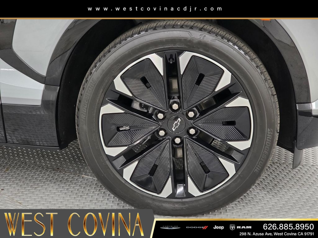 Used 2024 Gray Chevrolet RS image 9