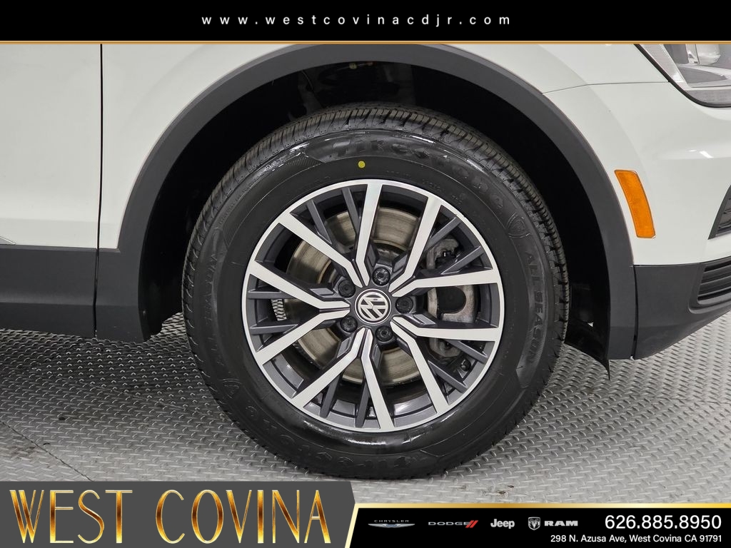 Used 2020  Volkswagen 2.0T SE image 9