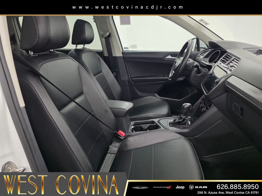 Used 2020  Volkswagen 2.0T SE image 11