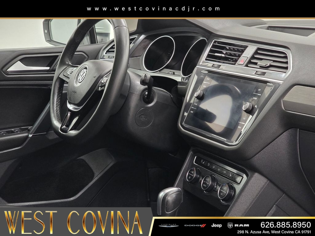 Used 2020  Volkswagen 2.0T SE image 12