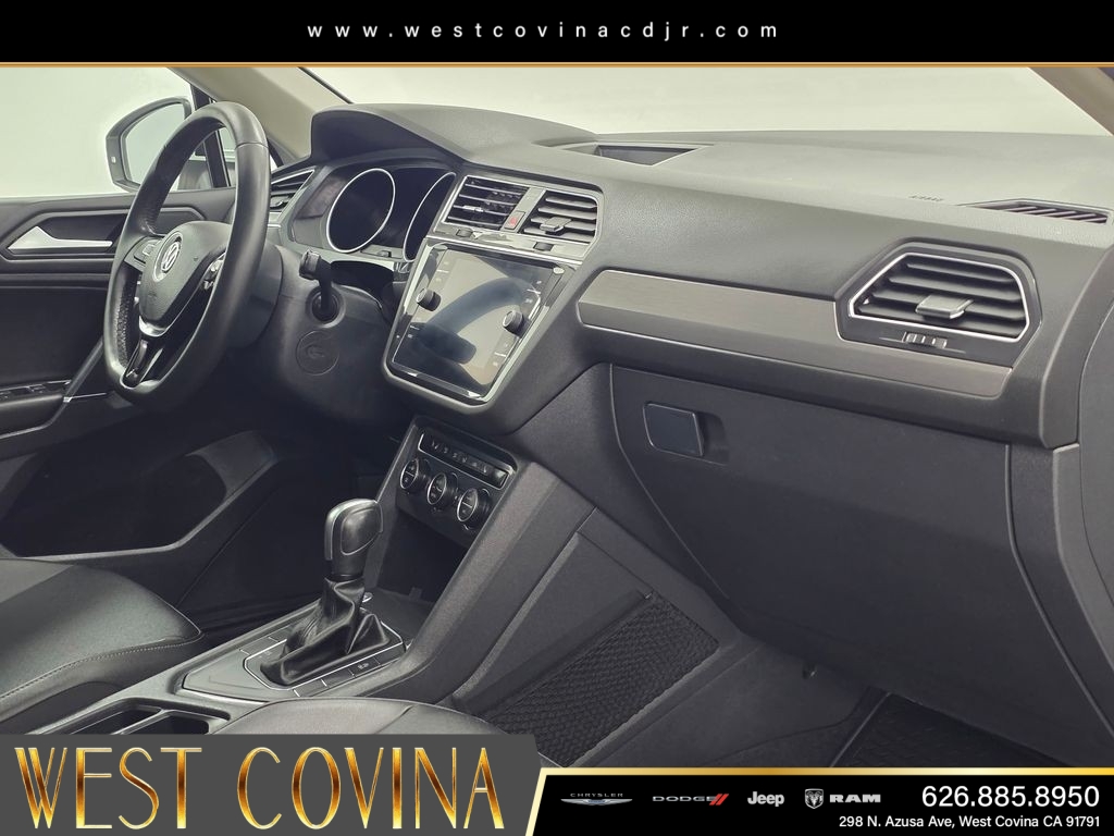 Used 2020  Volkswagen 2.0T SE image 13