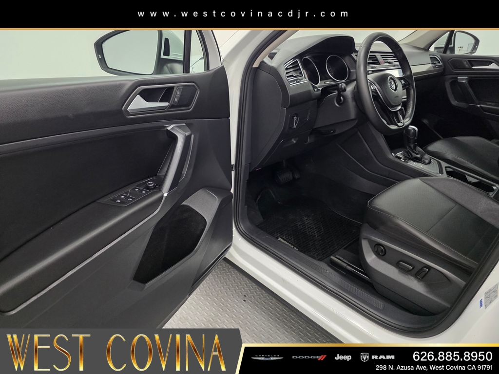 Used 2020  Volkswagen 2.0T SE image 22