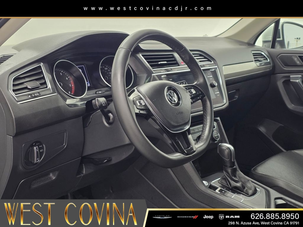 Used 2020  Volkswagen 2.0T SE image 25