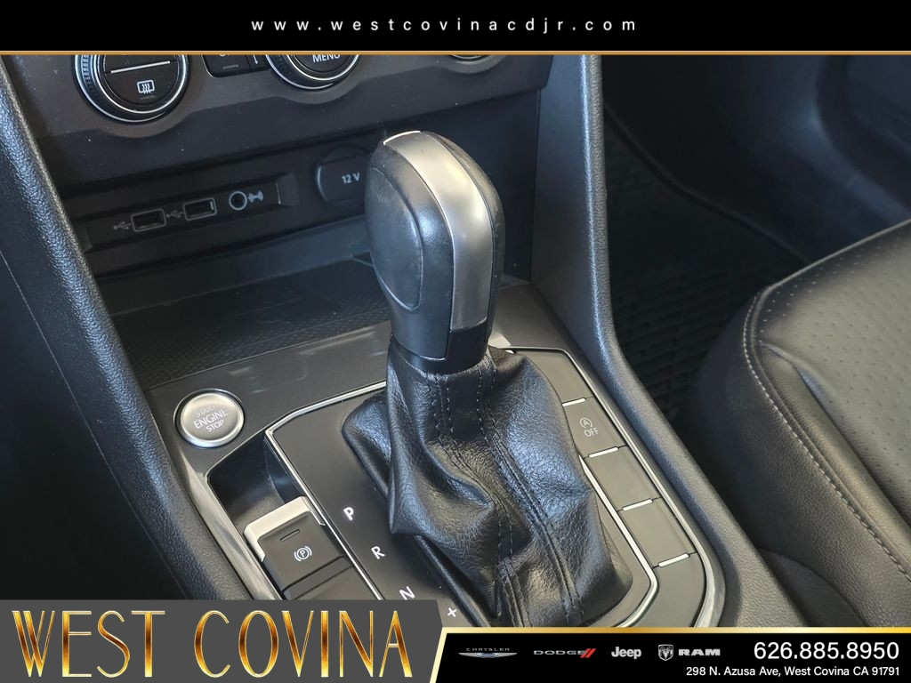 Used 2020  Volkswagen 2.0T SE image 30