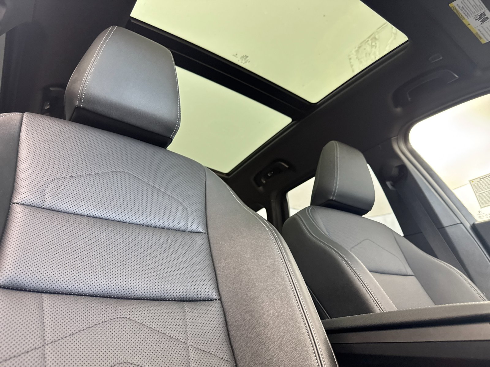 Used 2023 Black BMW xDrive28i image 16