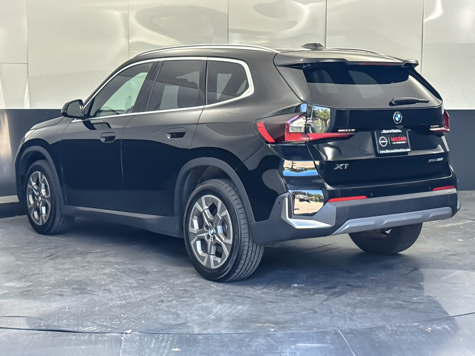Used 2023 Black BMW xDrive28i image 5