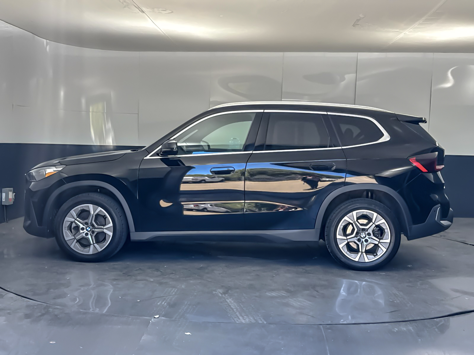 Used 2023 Black BMW xDrive28i image 6