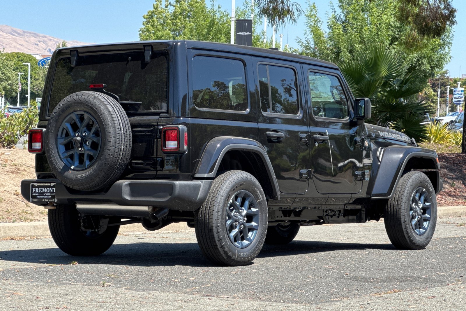 New 2026 Black Clear-Coat Exterior Paint Jeep 85th Anniversary Edition image 3