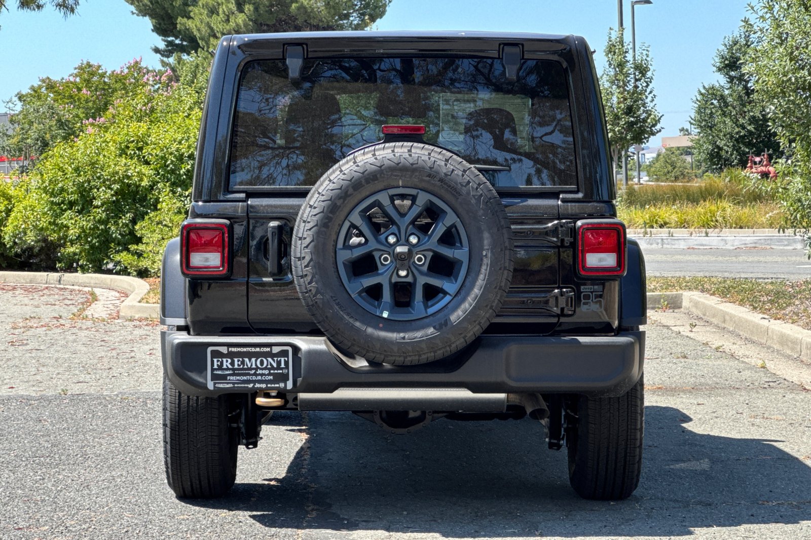 New 2026 Black Clear-Coat Exterior Paint Jeep 85th Anniversary Edition image 4