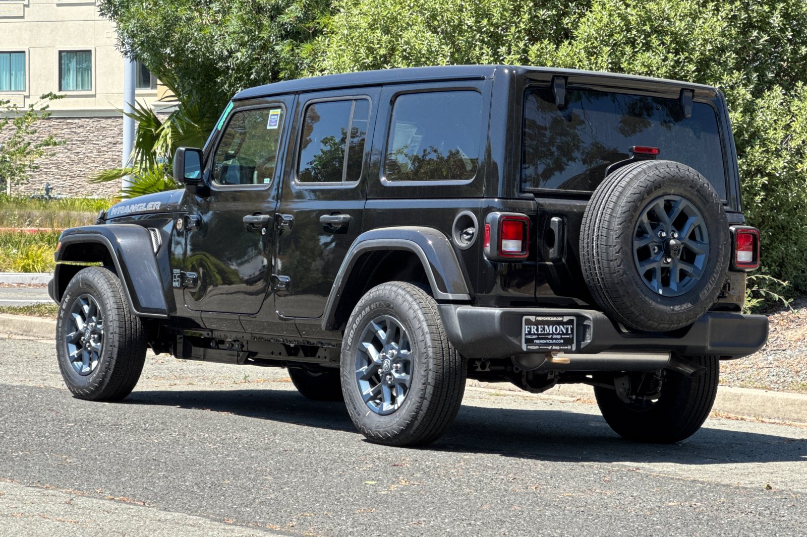 New 2026 Black Clear-Coat Exterior Paint Jeep 85th Anniversary Edition image 5
