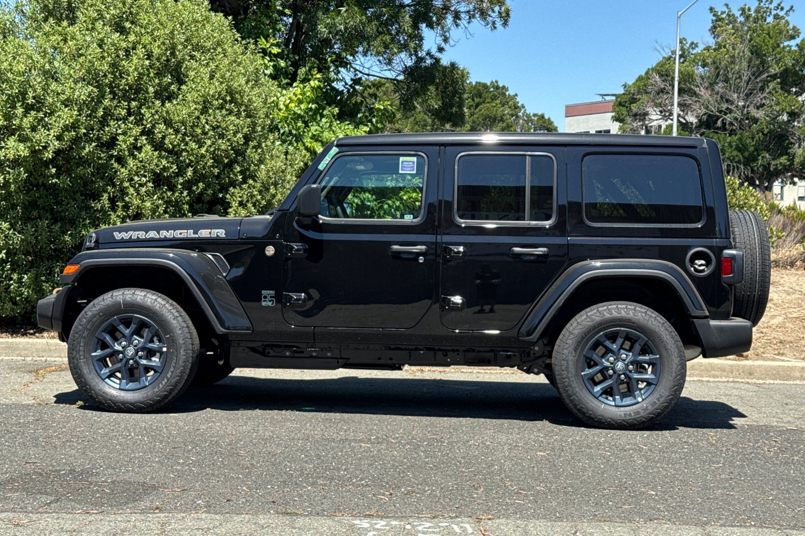 New 2026 Black Clear-Coat Exterior Paint Jeep 85th Anniversary Edition image 6