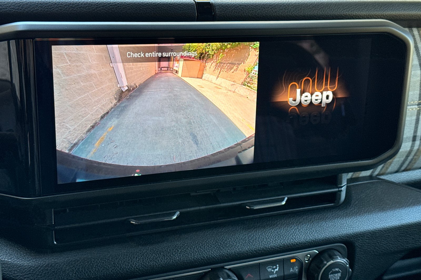 New 2026 Black Clear-Coat Exterior Paint Jeep 85th Anniversary Edition image 18