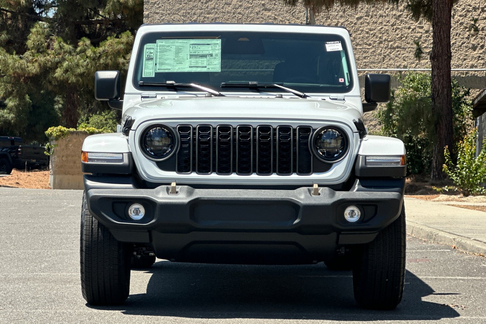 New 2026 Bright White Clear-Coat Exterior Paint Jeep 85th Anniversary Edition image 8