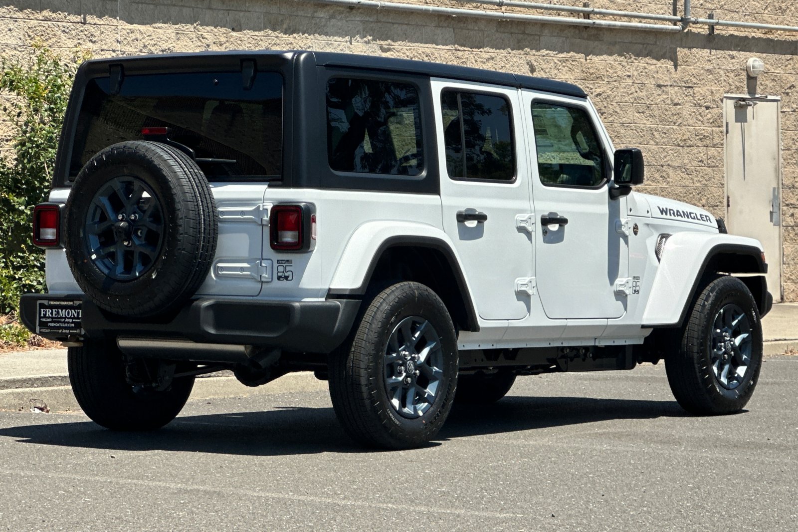 New 2026 Bright White Clear-Coat Exterior Paint Jeep 85th Anniversary Edition image 3