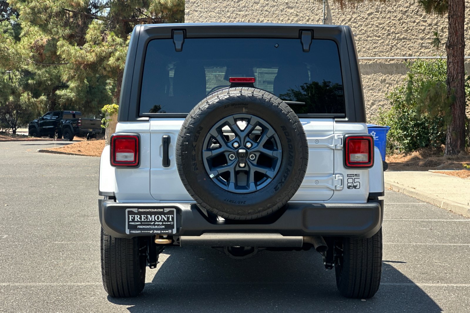 New 2026 Bright White Clear-Coat Exterior Paint Jeep 85th Anniversary Edition image 4