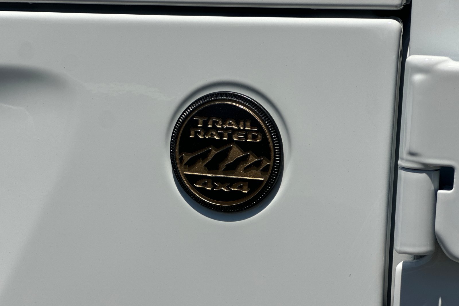 New 2026 Bright White Clear-Coat Exterior Paint Jeep 85th Anniversary Edition image 25
