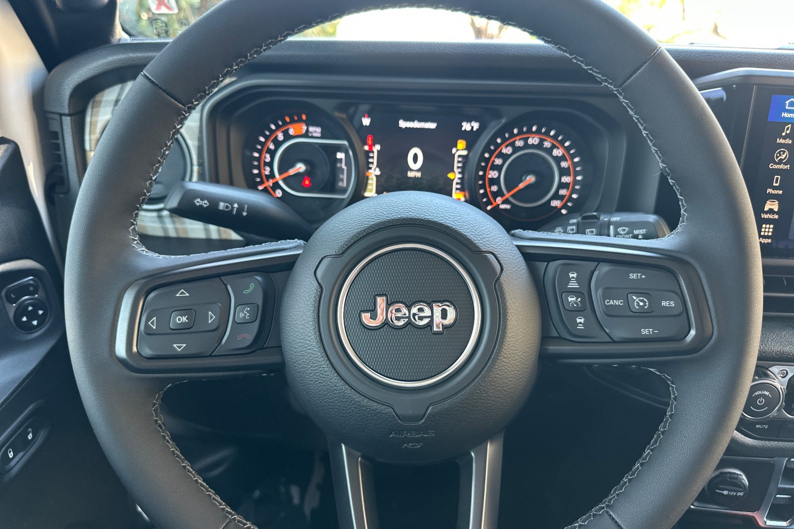 New 2026 Bright White Clear-Coat Exterior Paint Jeep 85th Anniversary Edition image 22