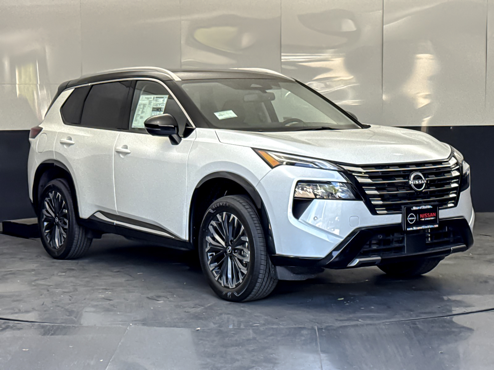 2026 Nissan Rogue Platinum AWD's photo