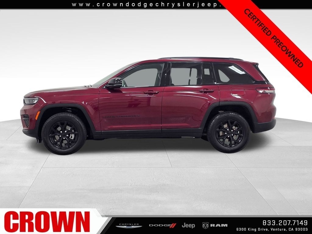 Used 2025 Red Jeep Altitude image 5