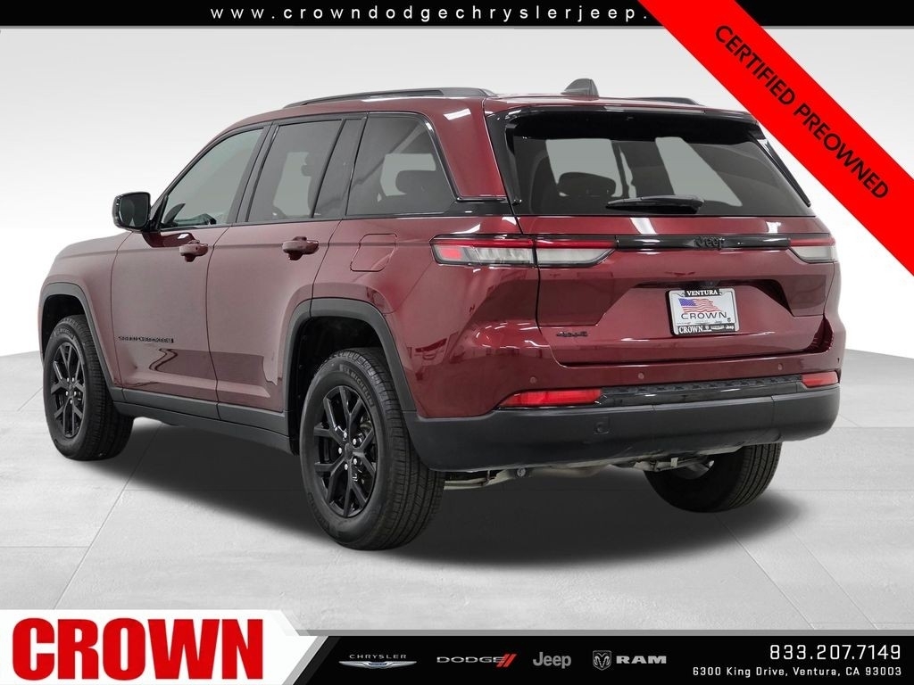Used 2025 Red Jeep Altitude image 6