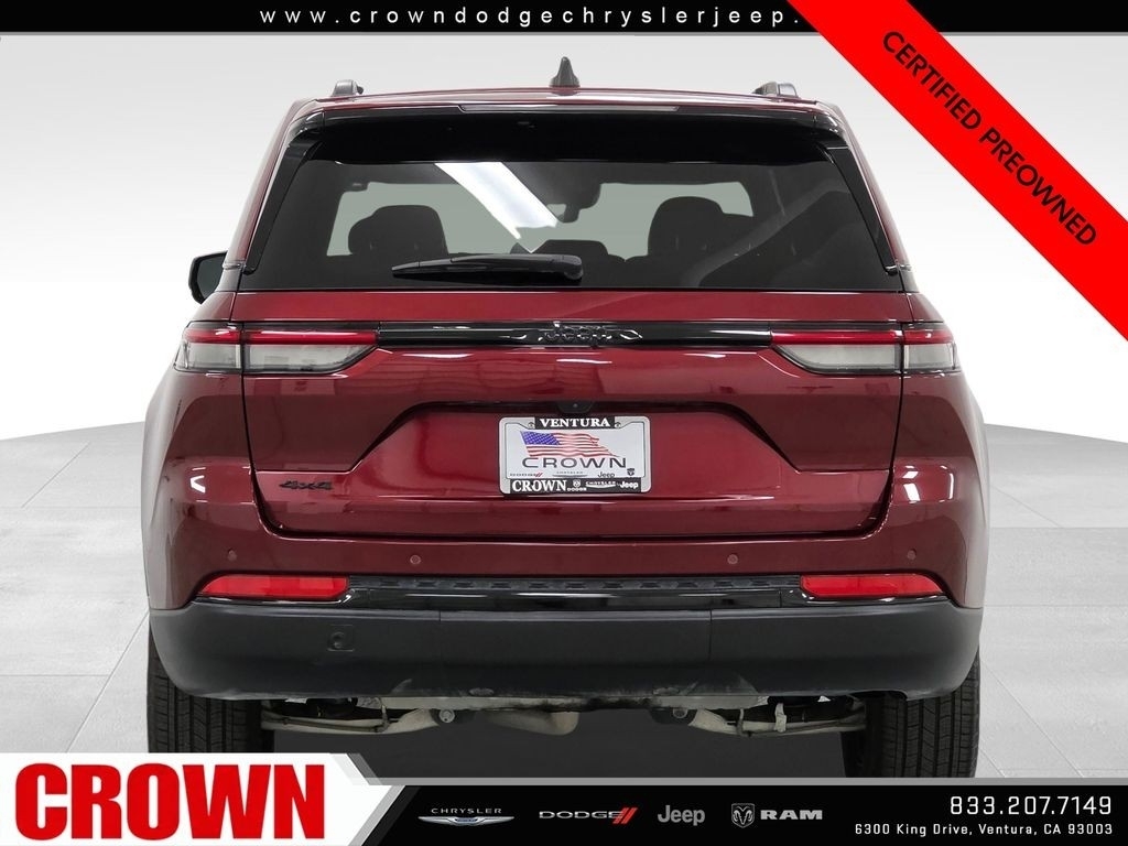 Used 2025 Red Jeep Altitude image 7