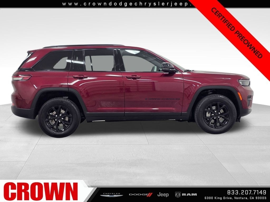 Used 2025 Red Jeep Altitude image 9