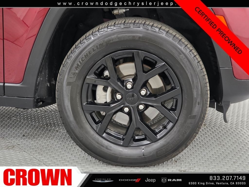 Used 2025 Red Jeep Altitude image 10