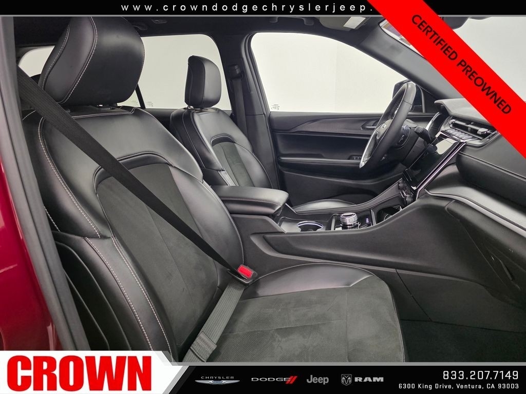 Used 2025 Red Jeep Altitude image 15