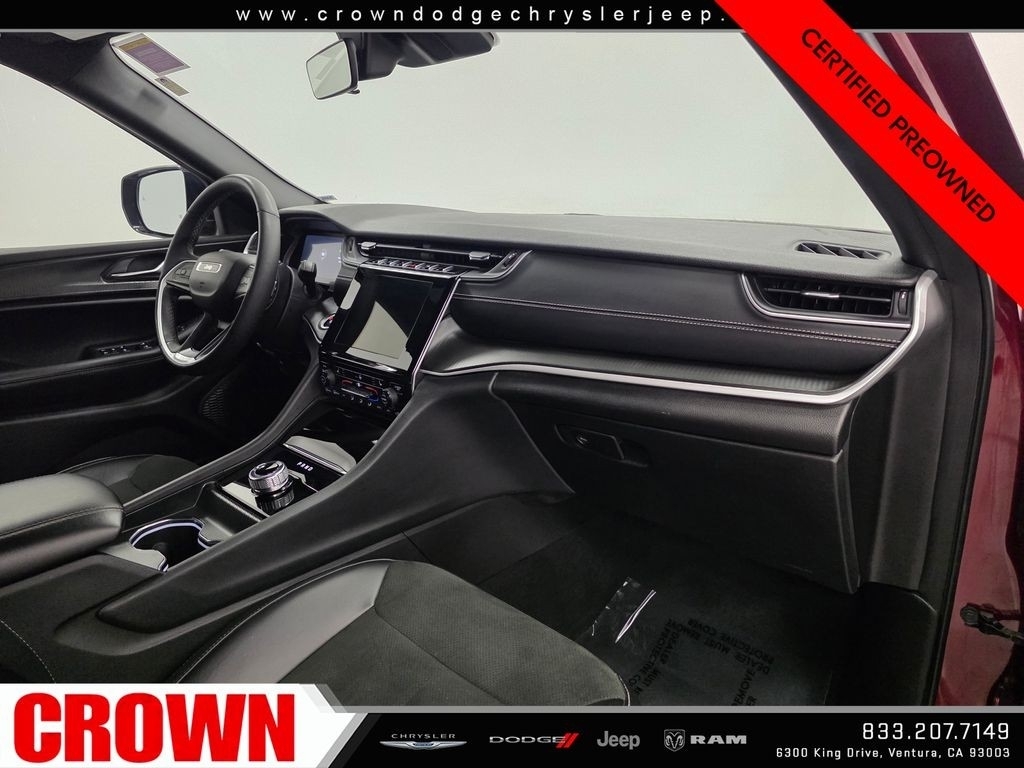 Used 2025 Red Jeep Altitude image 17