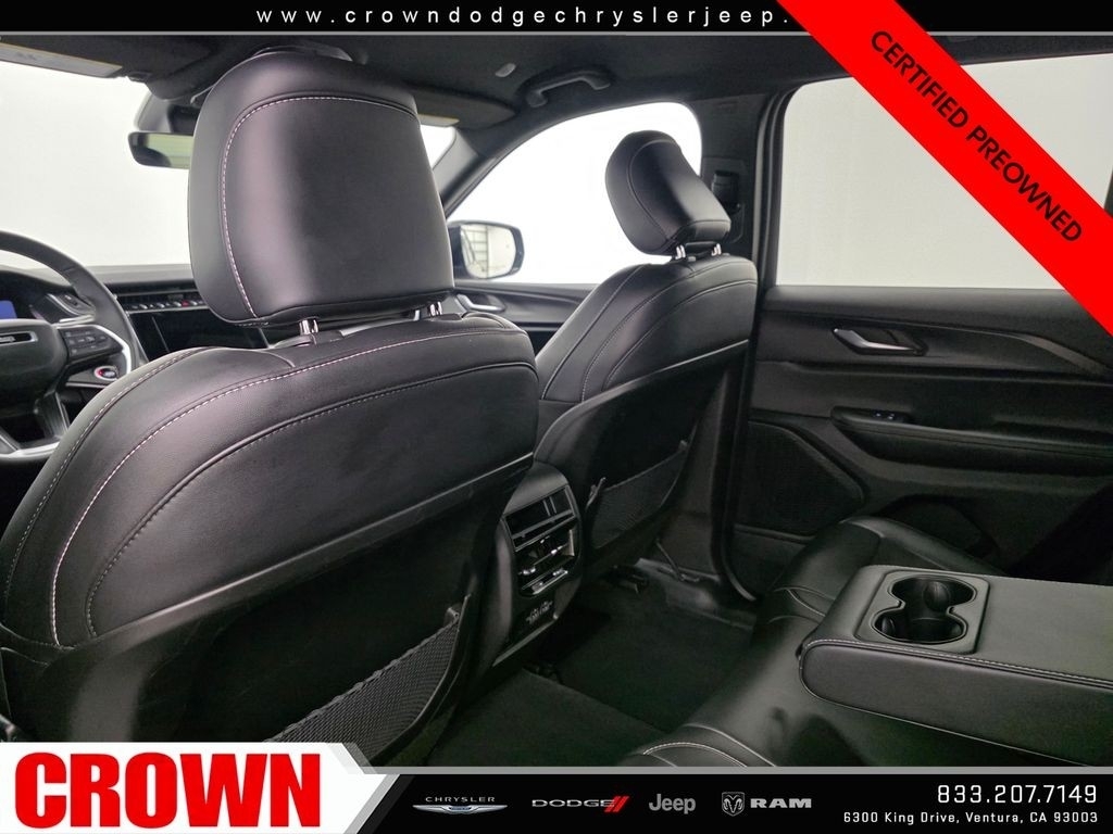 Used 2025 Red Jeep Altitude image 18