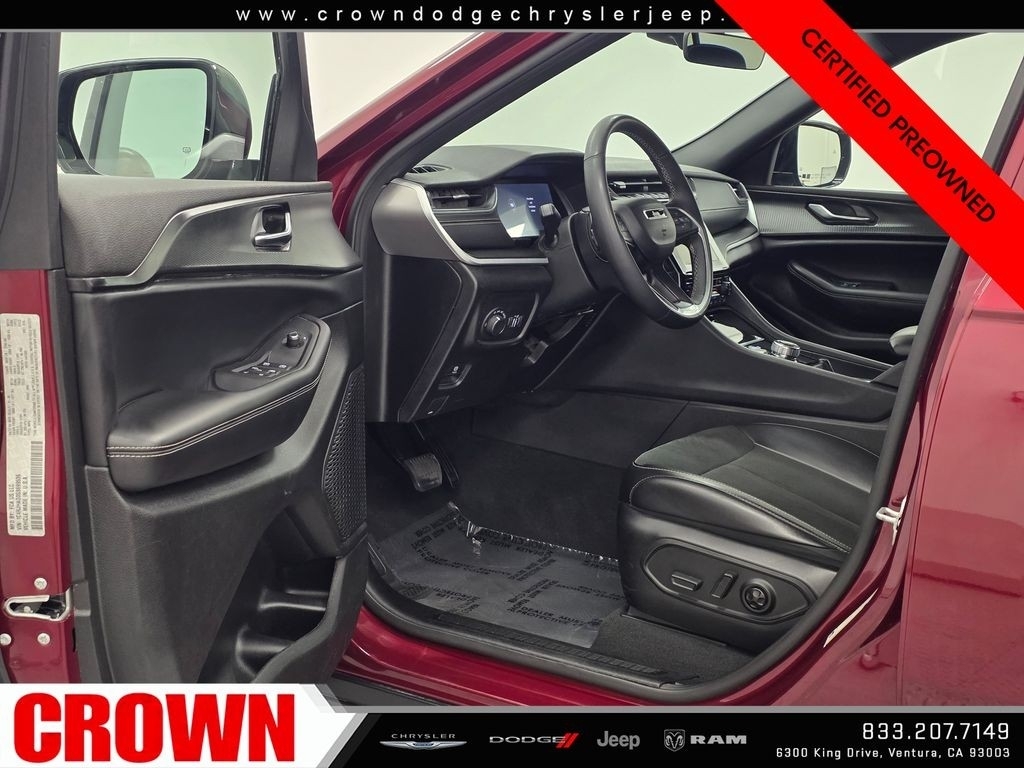 Used 2025 Red Jeep Altitude image 23