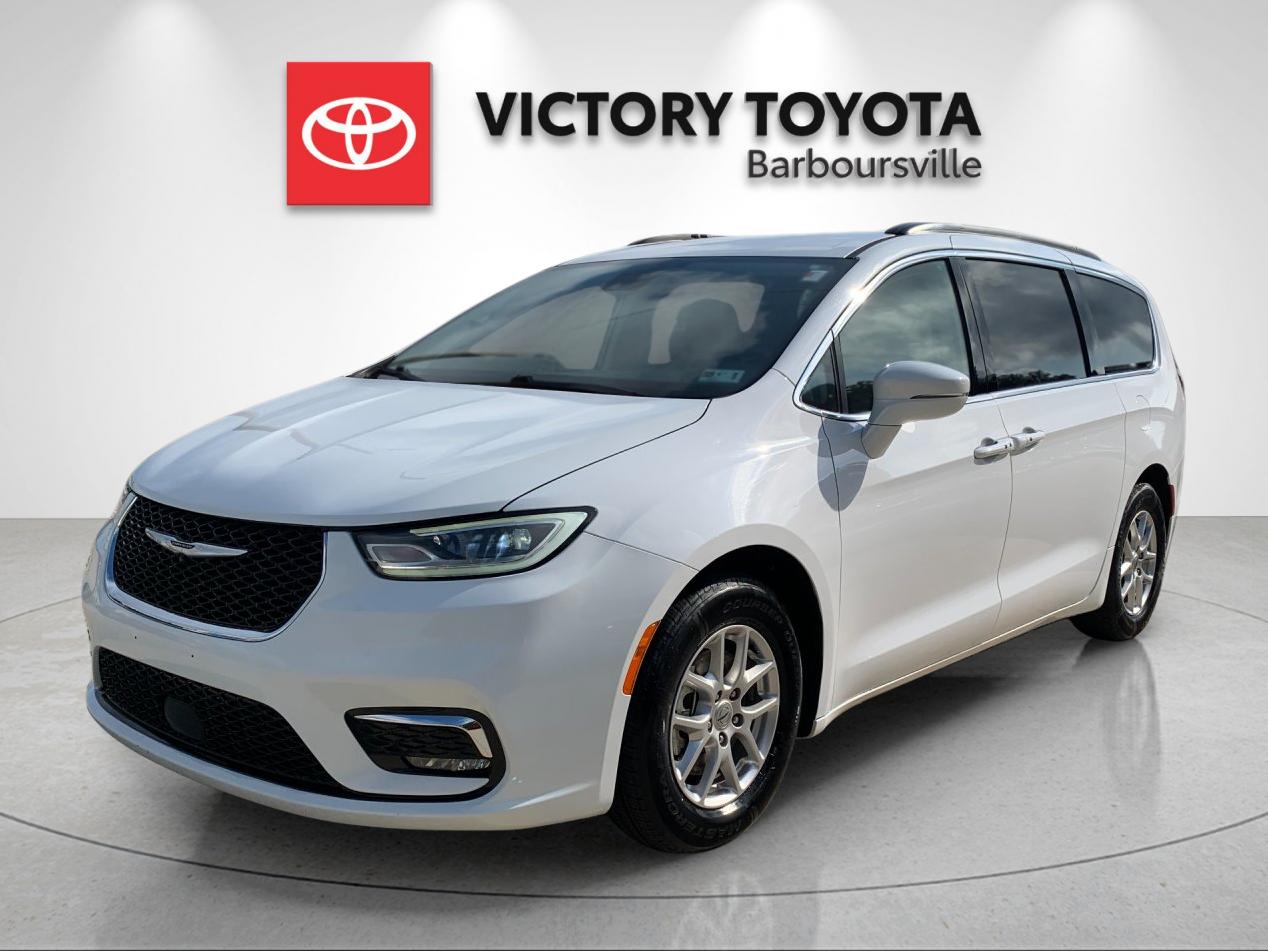 2022 Chrysler Pacifica Touring L's photo