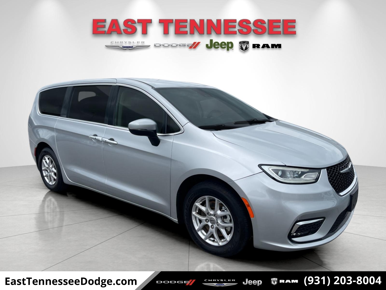 2023 Chrysler Pacifica Touring L's photo