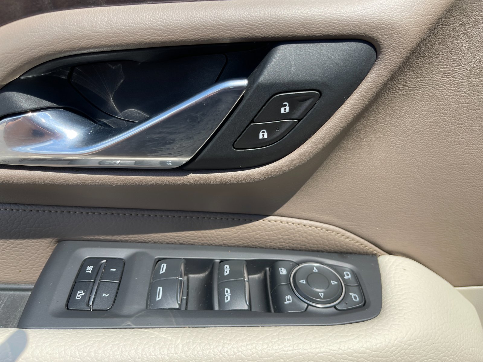 Used 2021 Black GMC Denali image 12