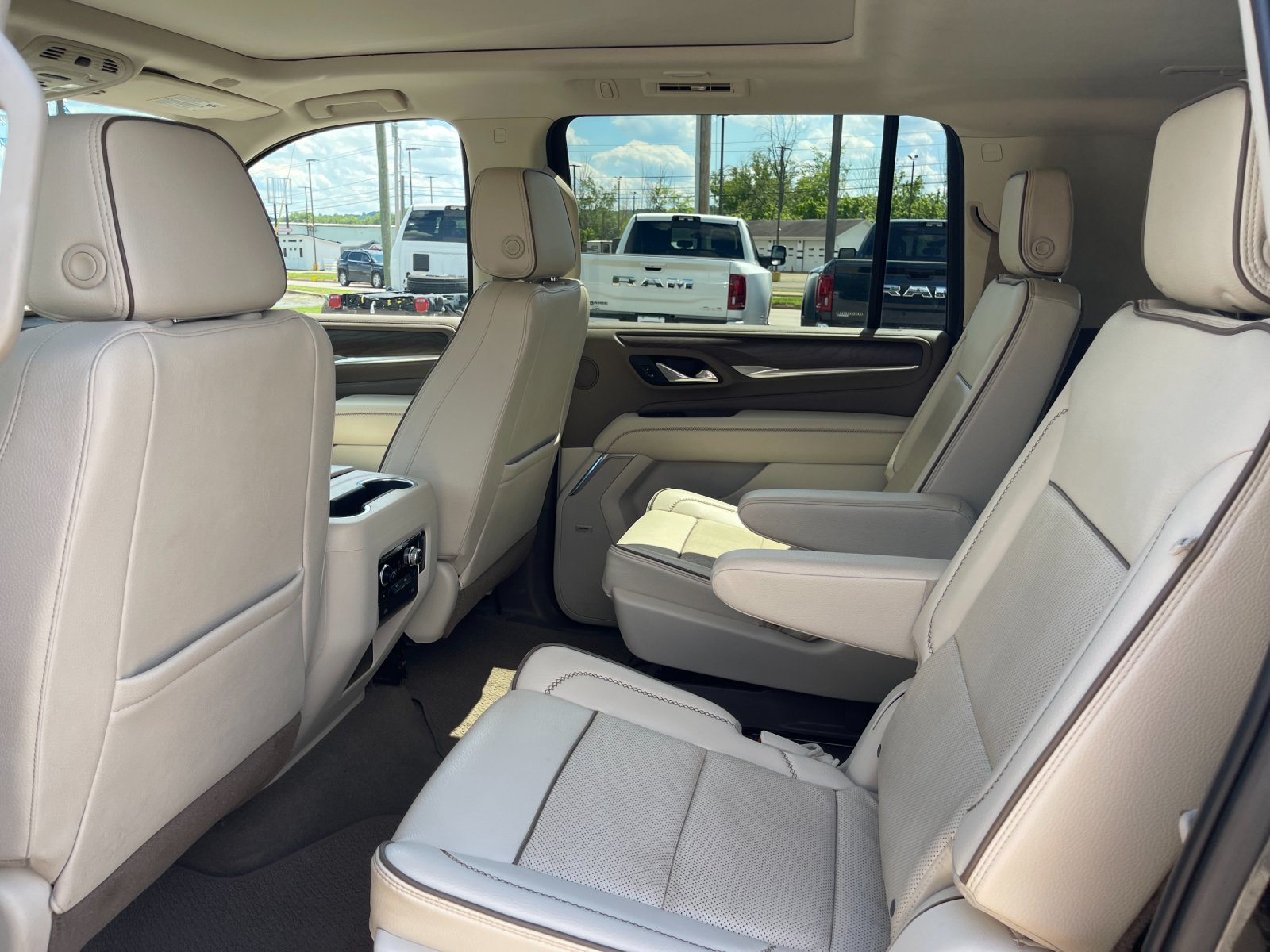 Used 2021 Black GMC Denali image 13