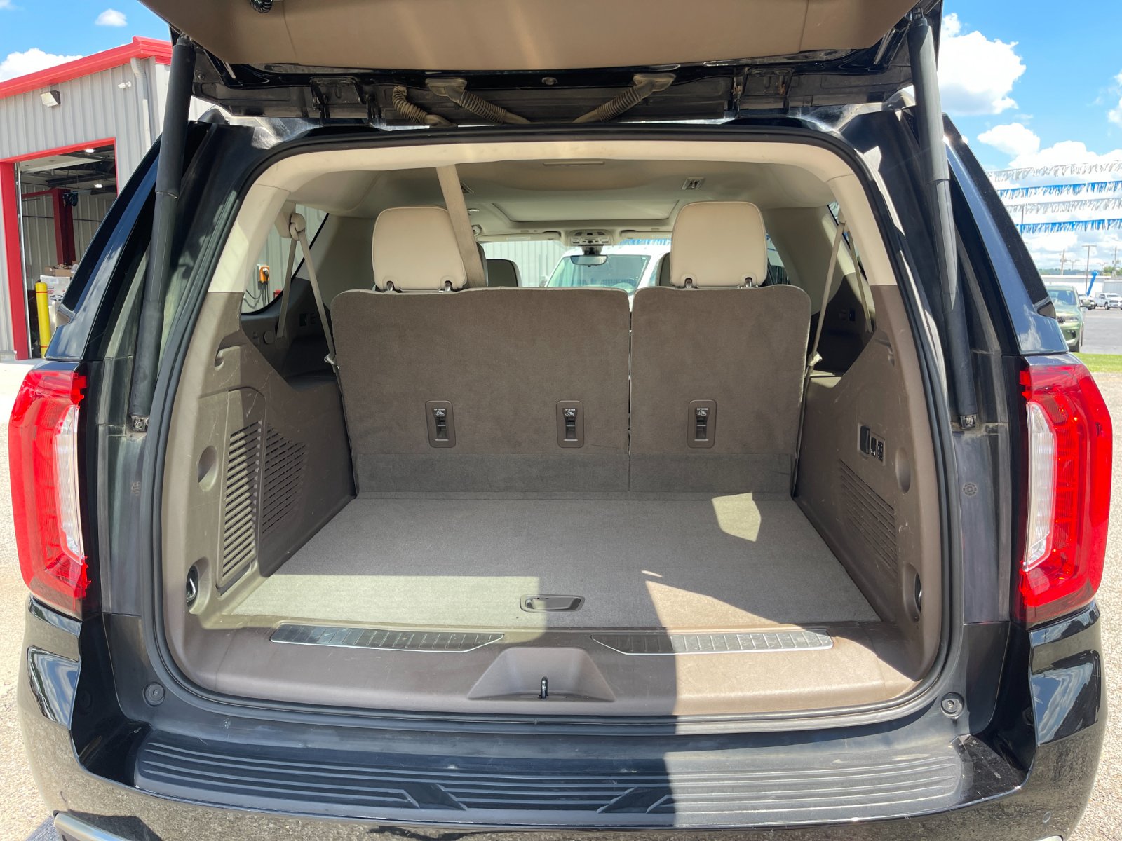 Used 2021 Black GMC Denali image 18