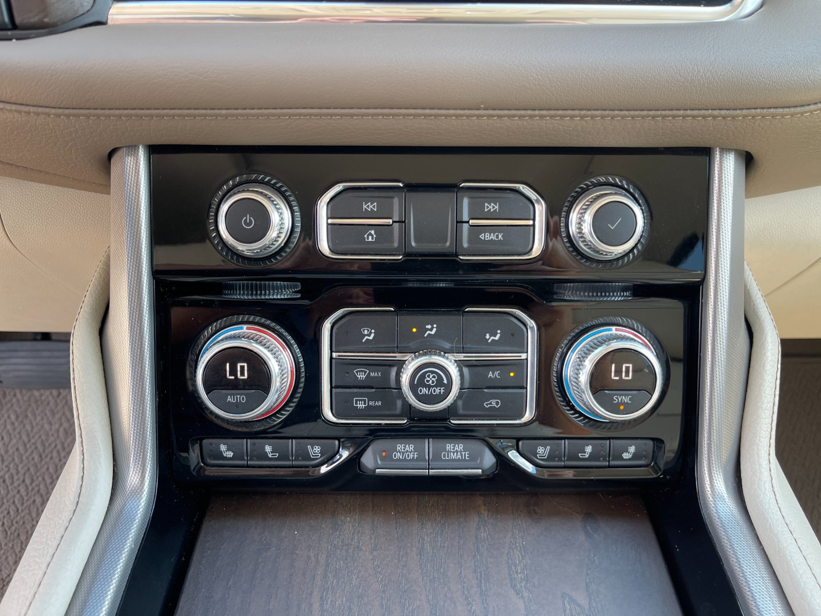 Used 2021 Black GMC Denali image 25
