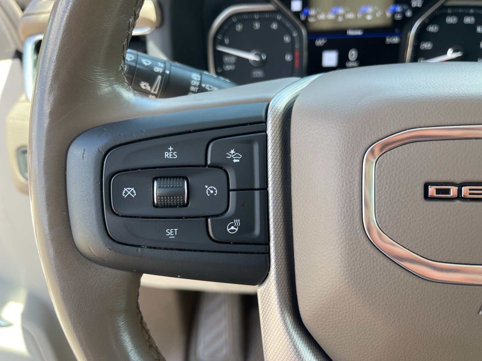 Used 2021 Black GMC Denali image 29