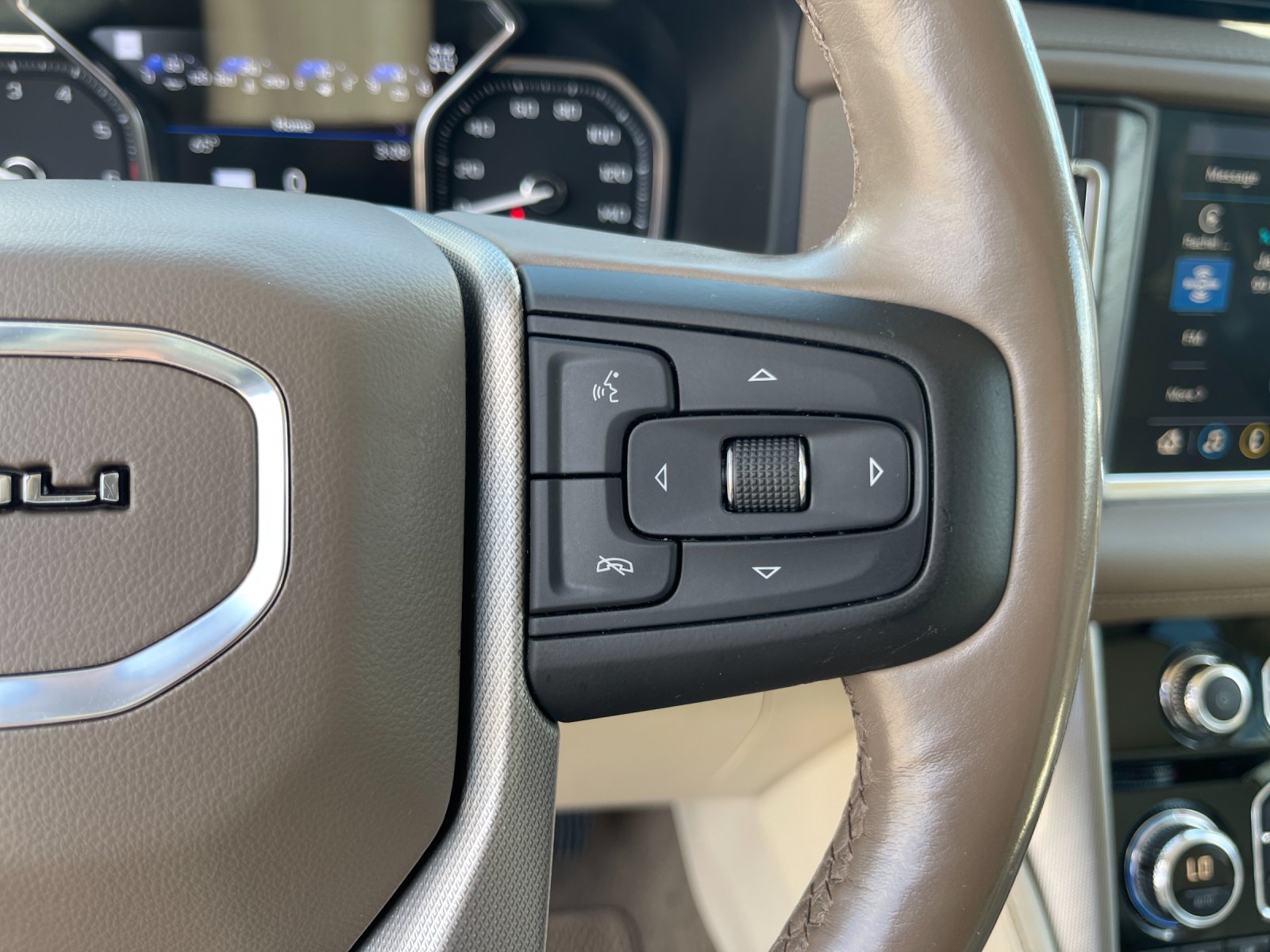 Used 2021 Black GMC Denali image 30
