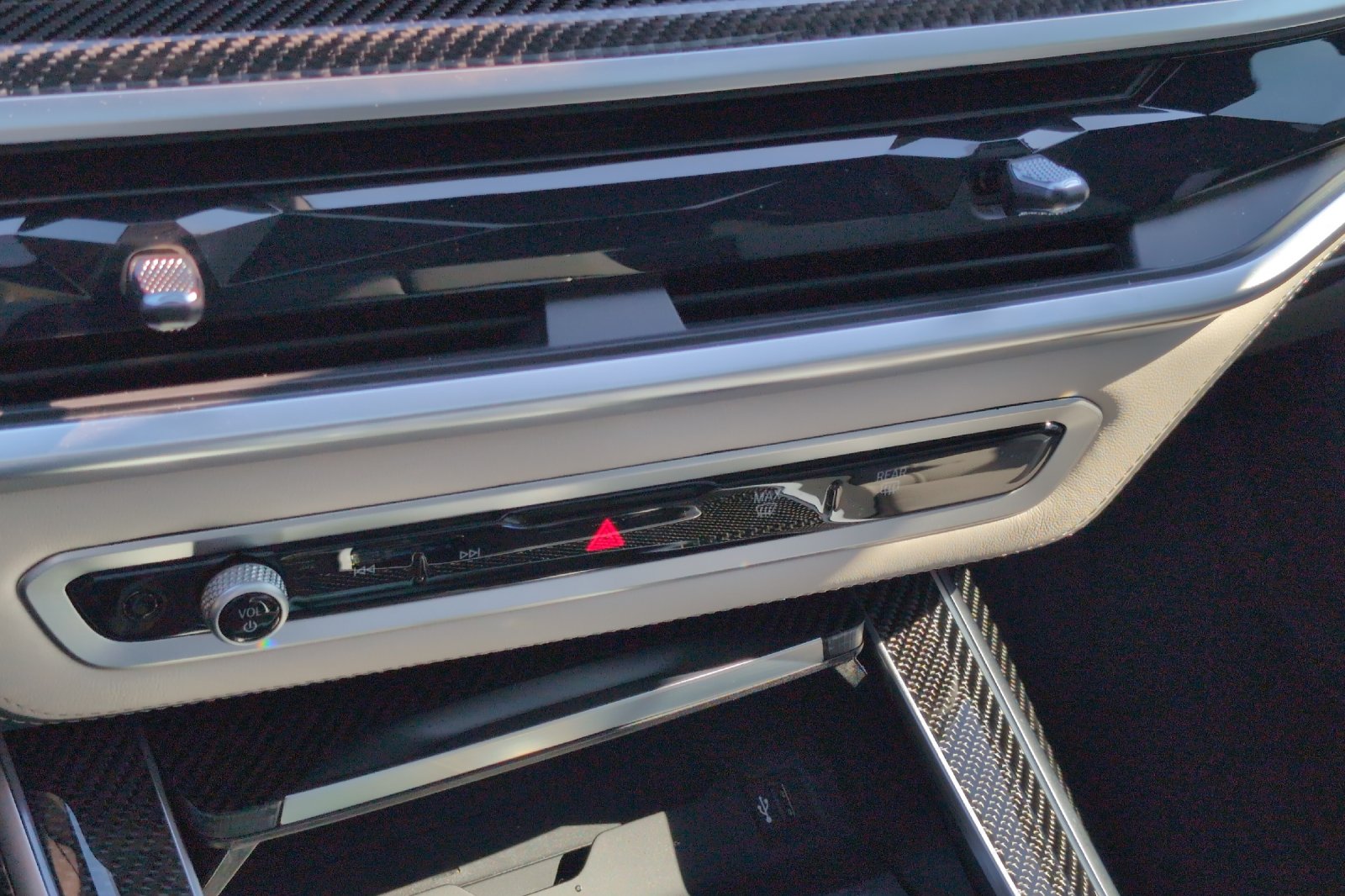 Used 2025 Black BMW M60i image 22