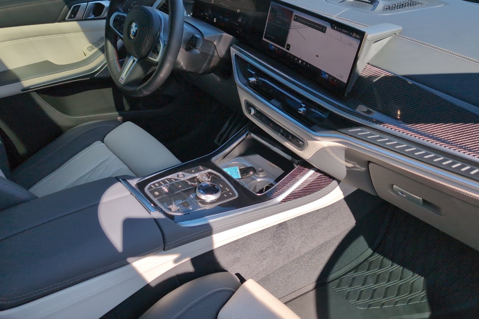 Used 2025 Black BMW M60i image 17